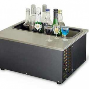 Pultra helyezhető vagy beépíthető italhűtő